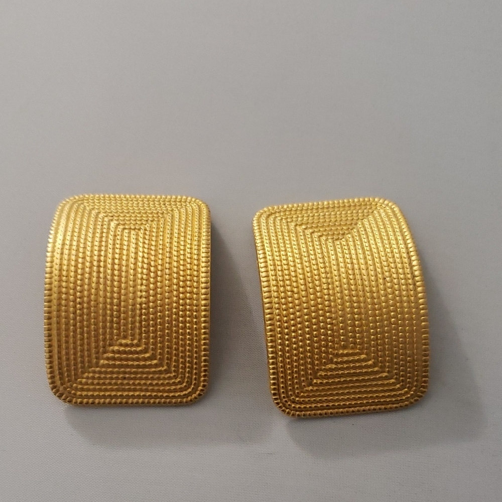 Norma Jean VintageElegant Gold Textured Clip On Earrings 2"